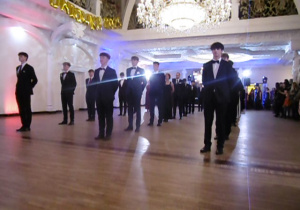 Już za chwilkę ruszy polonez w choreografii p. prof. Sylwii Wieczorek