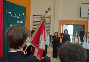 Moment składania przysięgi przed przedstawicieli klas pierwszych