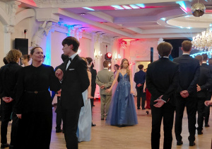 Bal zaczęła Pani Joanna Skrzydlewska, Marszałek Województwa Łódzkiego.