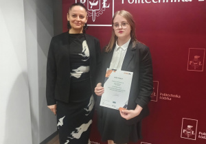 Oliwia Jaśkiewicz z p. prof. Luizą Wężyk