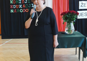 Pani dyrektor Anna Piotrowska złożyła życzenia nauczycielom